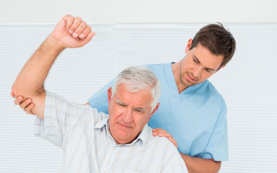 the doctor examining a patient with arthrosis of the shoulder